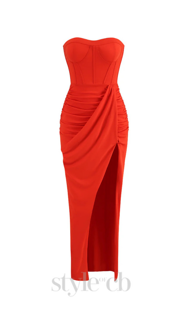 STRAPLESS RUCHED DRESS IN RED