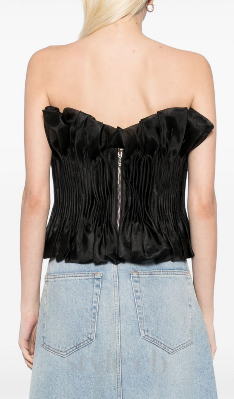 print ruffle trim top in black