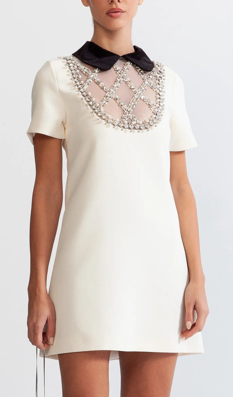 DRESS WITH CONTRASTING COLLAR AND JEWELRY DETAILS