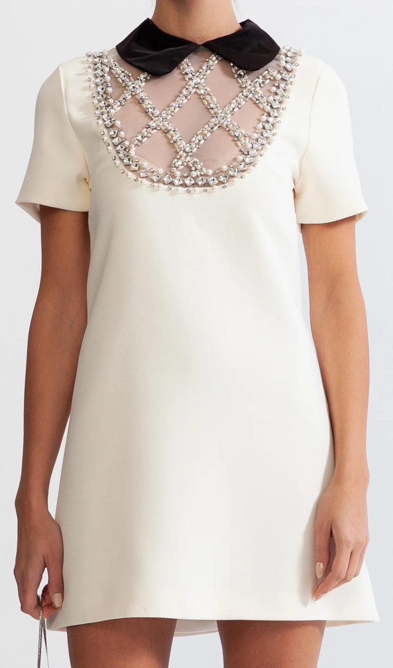 DRESS WITH CONTRASTING COLLAR AND JEWELRY DETAILS