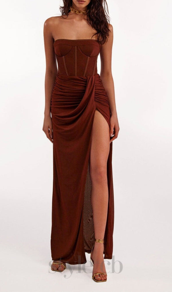 STRAPLESS RUCHED DRESS IN BROWN