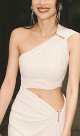 ONE-SHOULDER HIGH LOW DRESS IN WHITE DRESS STYLE OF CB 