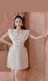 LACE WAIST-TIGHTENING MIDI DRESS IN WHITE DRESS STYLE OF CB 