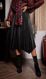 LEATHER PLEATED SKIRT IN BLACK