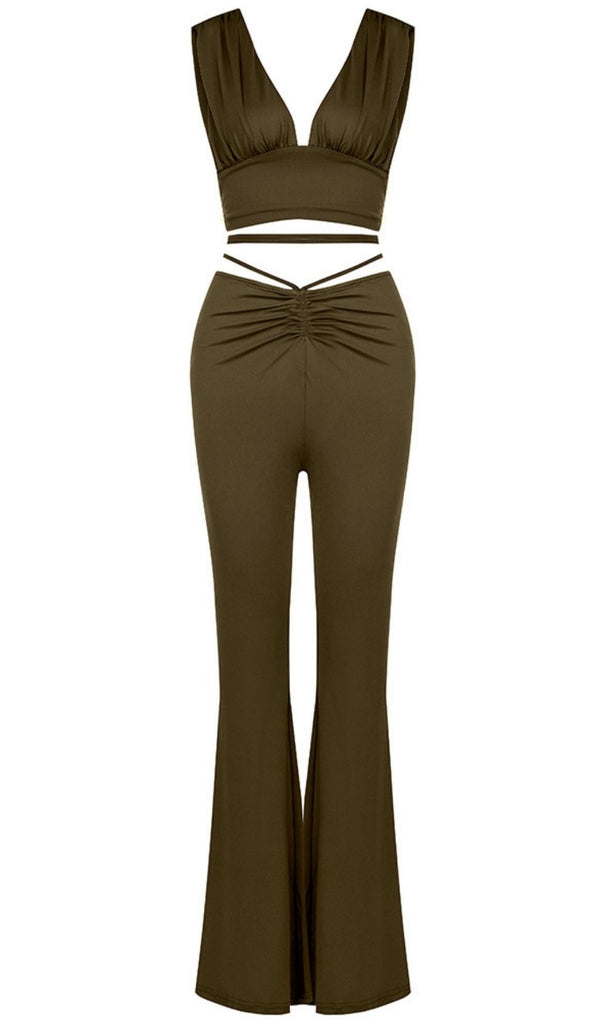 Open-back top and high-waisted bootcut trousers. ohmogo 