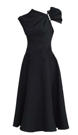 ASYMMETRIC SLEEVE PEARLS MIDI DRESS IN BLACK DRESS STYLE OF CB 